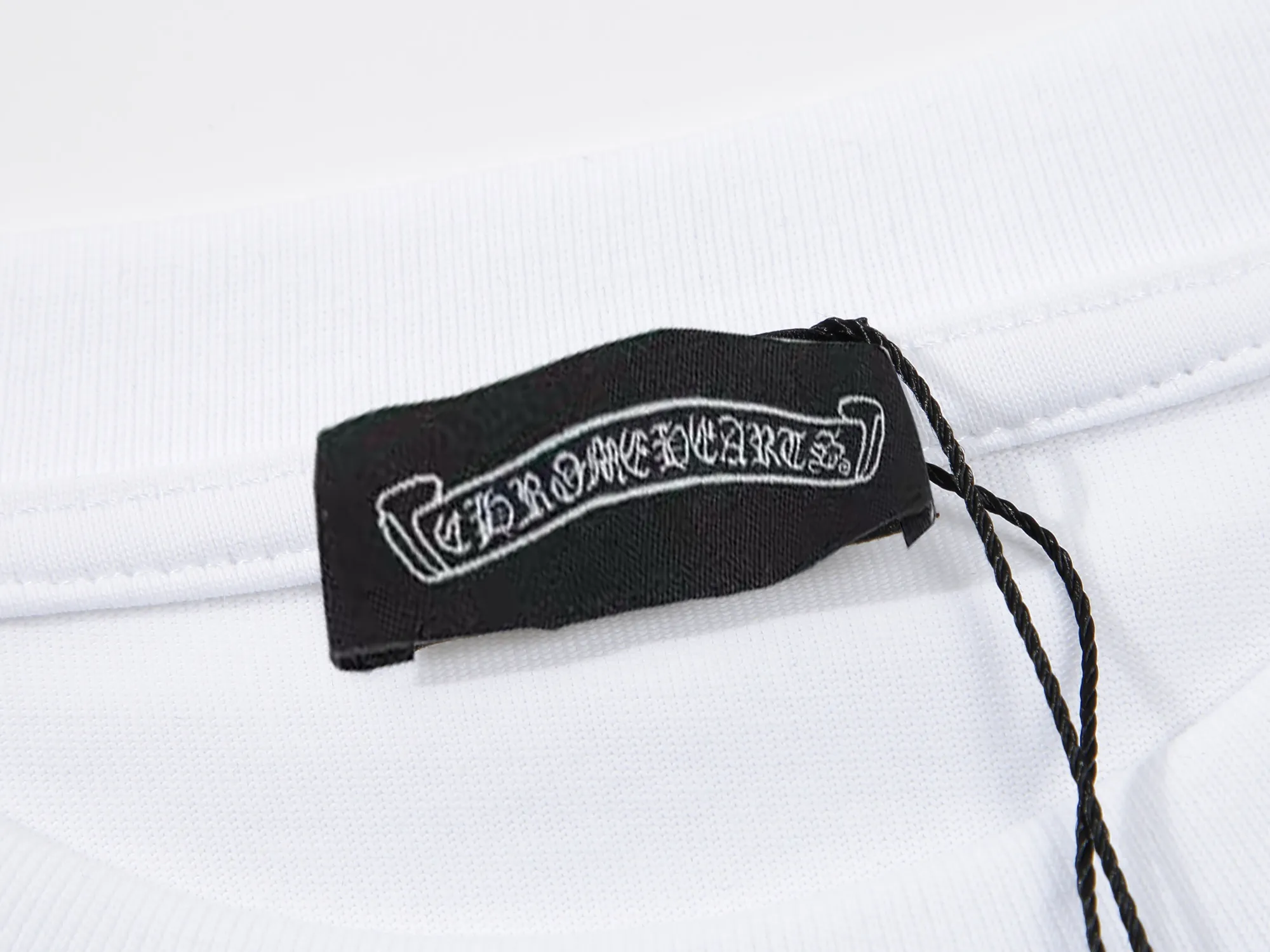 🅿️170 Croix Heart Short Sleeve - Made of 280g double yarn pure cotton, the fabric color is custom-dyed and will not shrink or fade. Comfortable to the touch and super texture❤️Full set of accessories. A must-have for trendy men and trendy women, the classic off-shoulder slightly wide version is available exclusively from stock!           ⚠ Top version official website quality ❕ Color: White Black Size: S M L XL Crowd: Same style for men and women